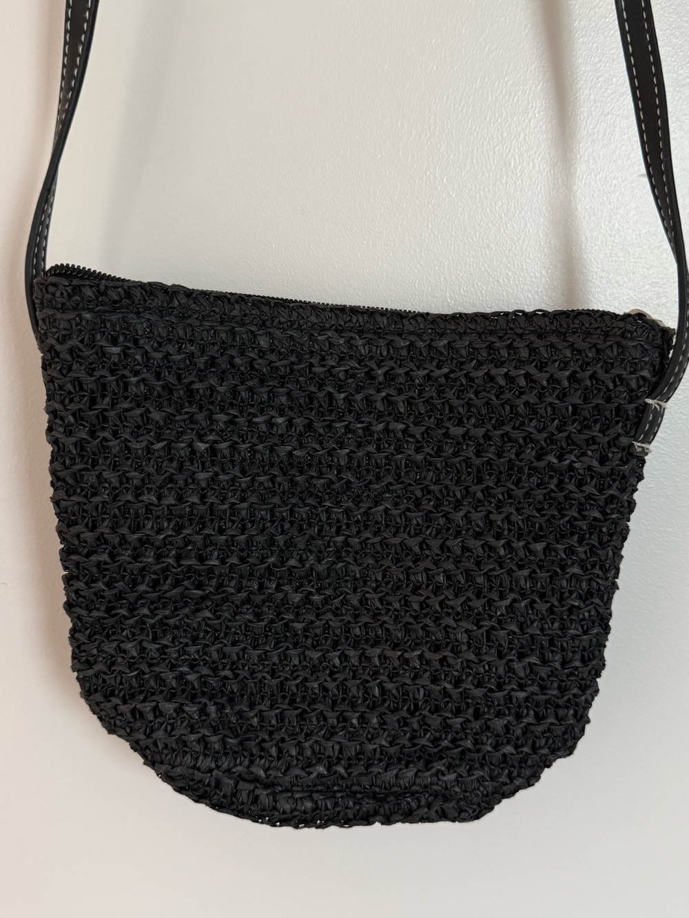 ๐ค Old Navy Black Woven Crossbody Purse - Picture 2 of 5